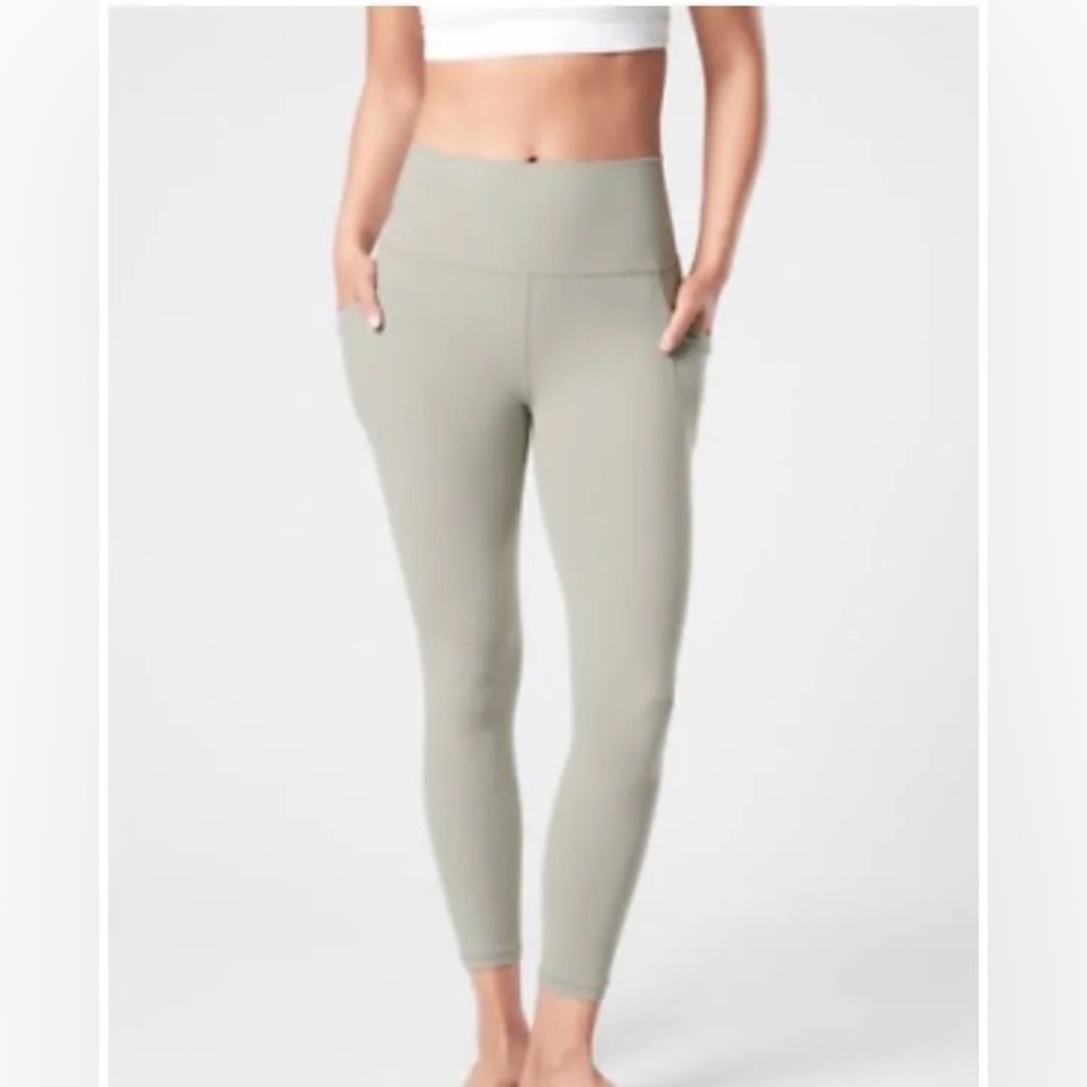 ATHLETA Women’s Salutation Stash 7/8 Tight Sage Green Yoga Running Pant LT - Picture 1 of 11